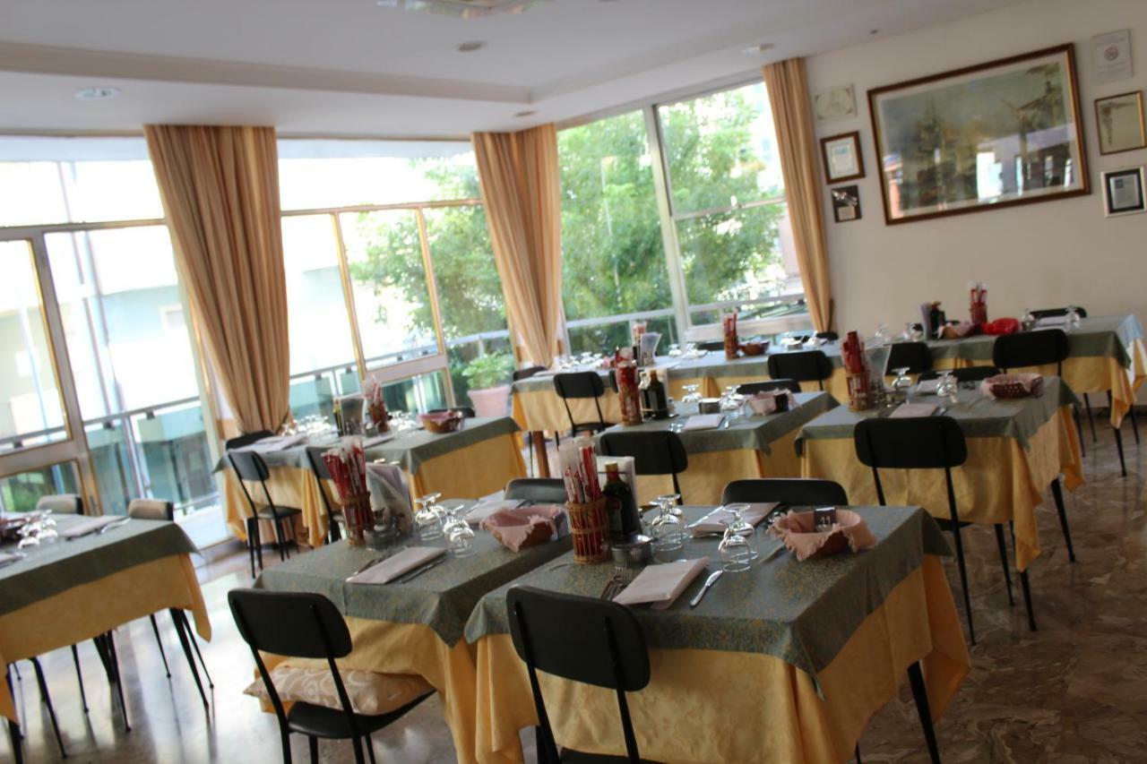 Hotel Mauri Marebello 외부 사진